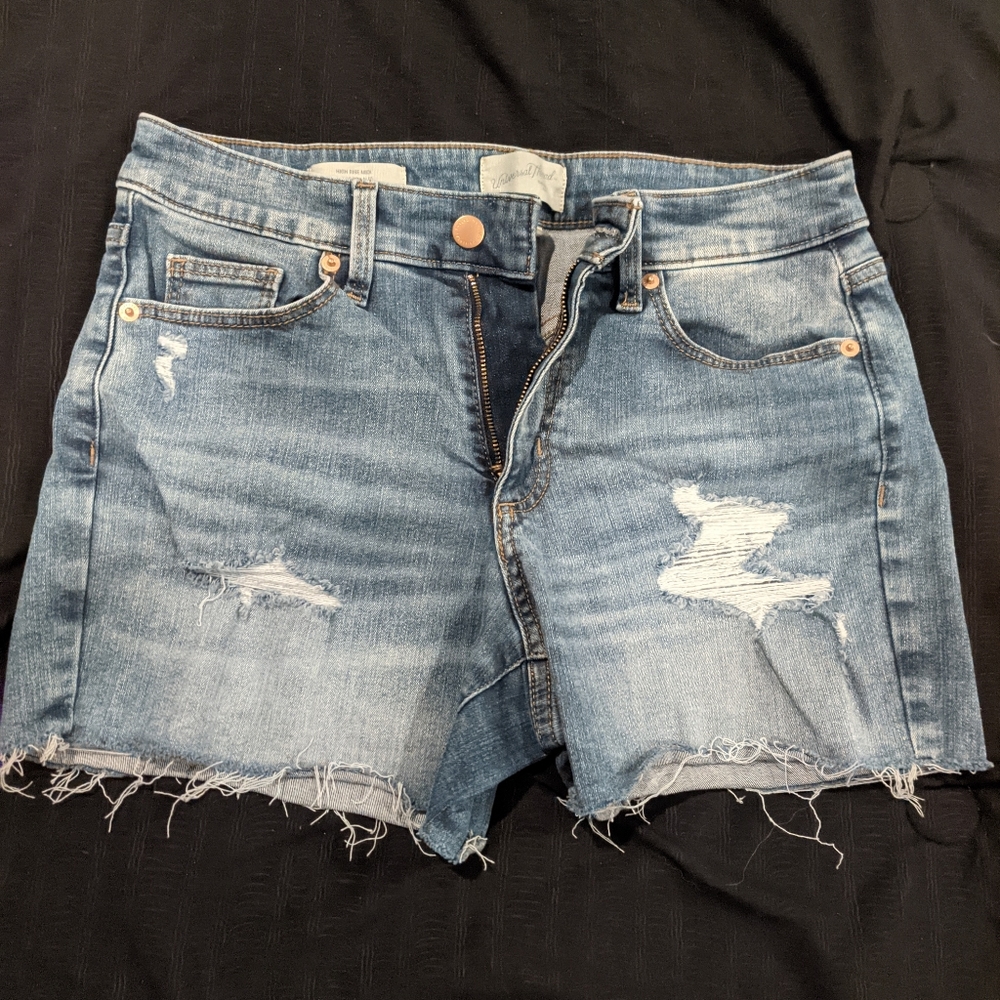 Deleting listing Friday! Universal Thread shorts